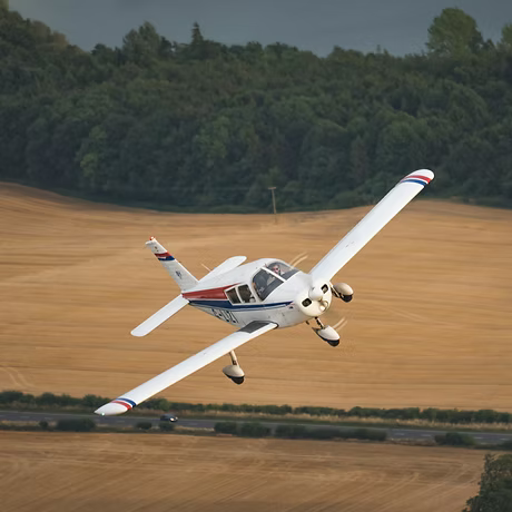 Piper Cherokee PA-28 G-LIZI at Sibson Aerodrome